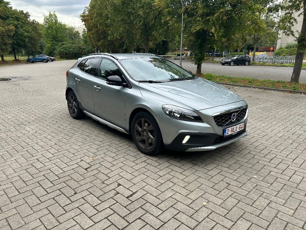 Volvo V40 Cross-Country T4 Momentum (180 pk), Autos, Volant multifonction, Achat, Boîte manuelle, Entretenue par le concessionnaire