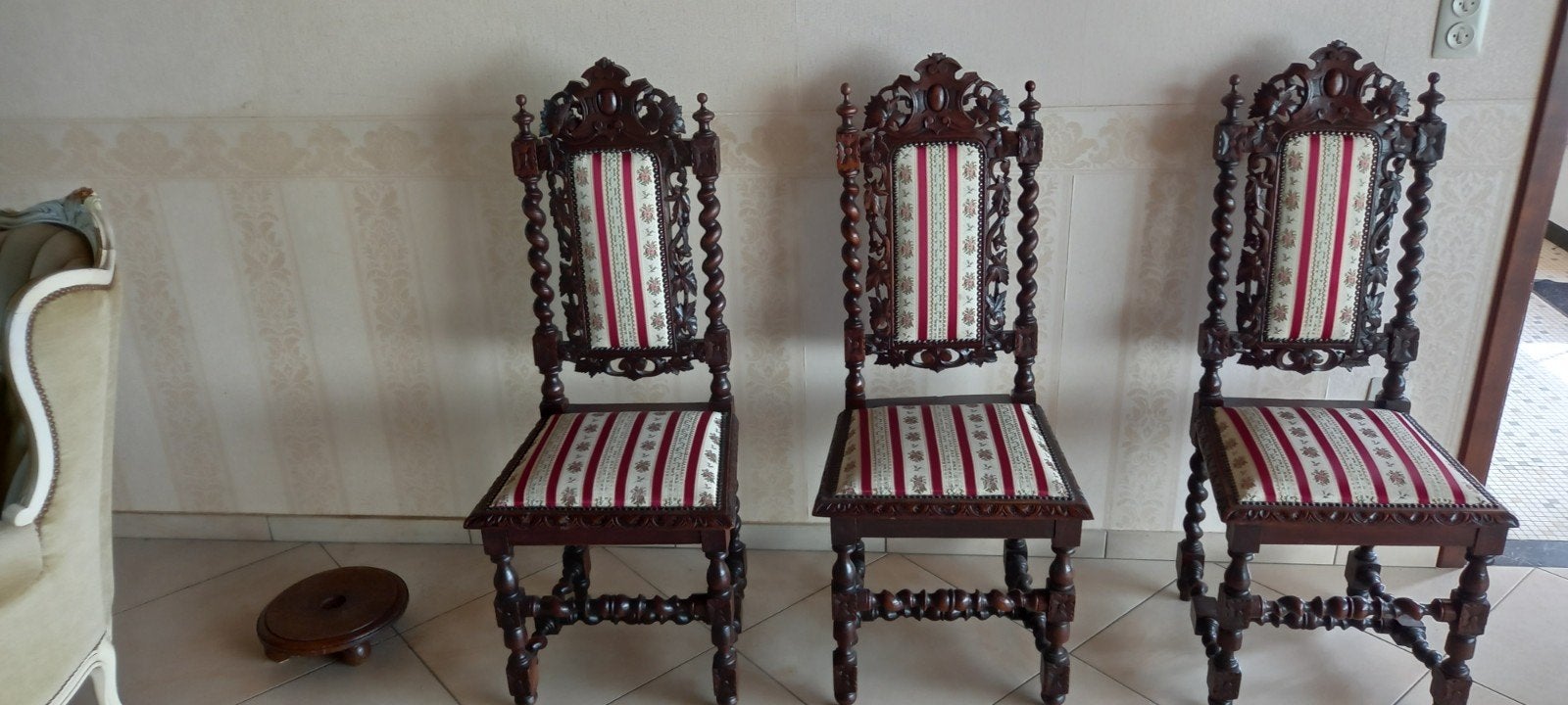 3 antieke stoelen, Ophalen