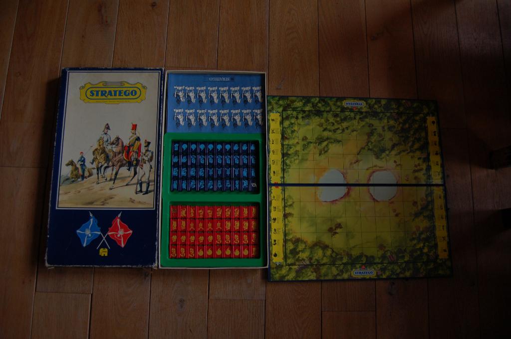 Stratego (retro) met vierkante kastelen, Een of twee spelers, Ophalen, Gebruikt