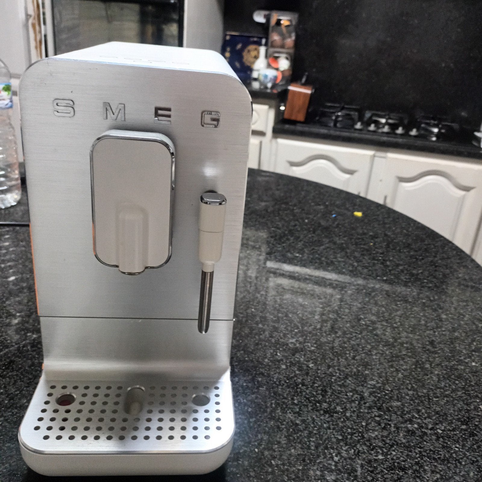 très bonne machine smeg, Zo goed als nieuw
