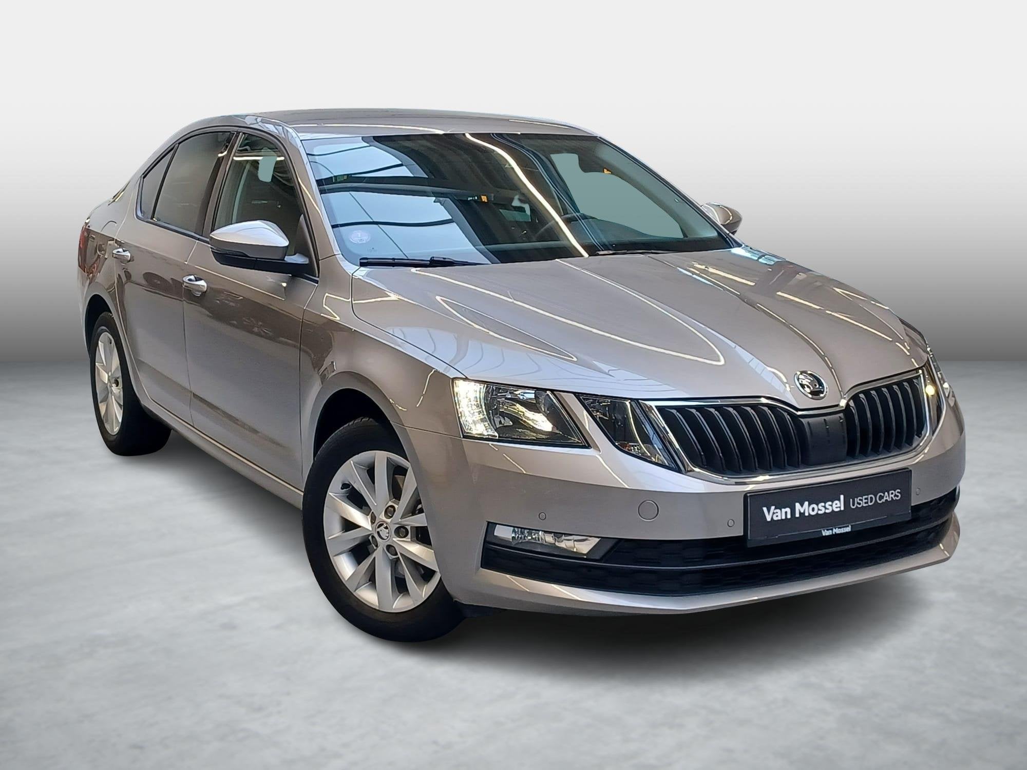 Skoda Octavia 1.0 TSI DSG7 Ambition - Navi - CarPlay - PDC -, Stof, Gebruikt, Zwart, 116 pk