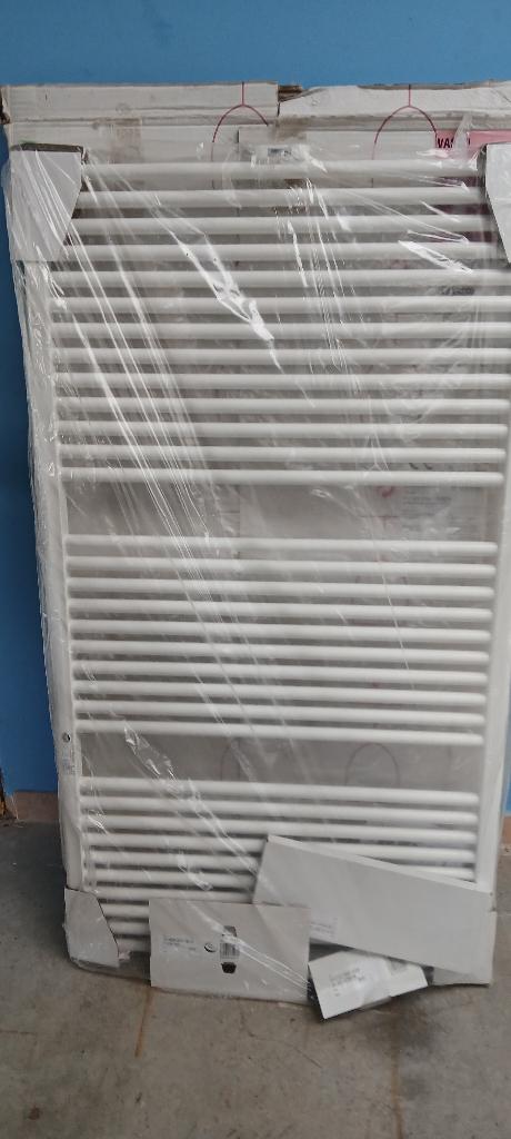 Radiateur sèche-serviettes Vasco IRIS, Bricolage & Construction, 800 watts ou plus, Comme neuf, Enlèvement, 80 cm ou plus