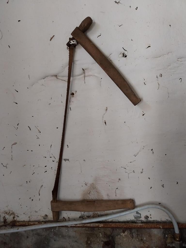 Anciens outils, Enlèvement