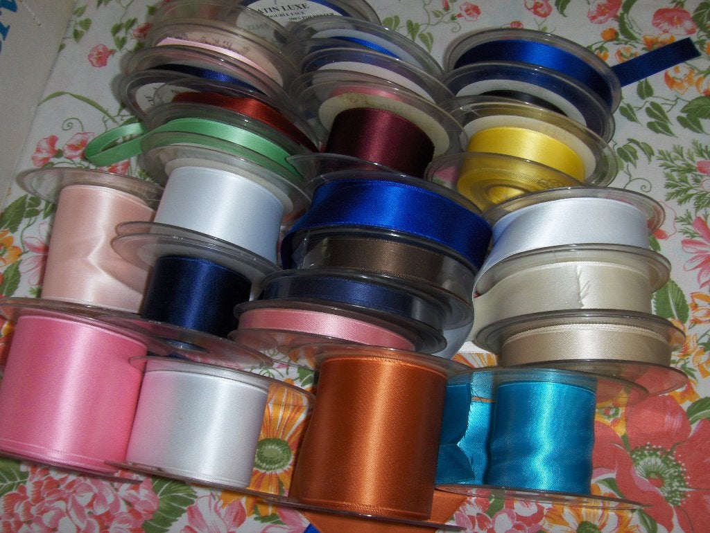 597 mètres de ruban double face satin luxe., Hobby & Loisirs créatifs, Couture & Fournitures, Enlèvement ou Envoi, Neuf, Ruban, Bande ou Élastique