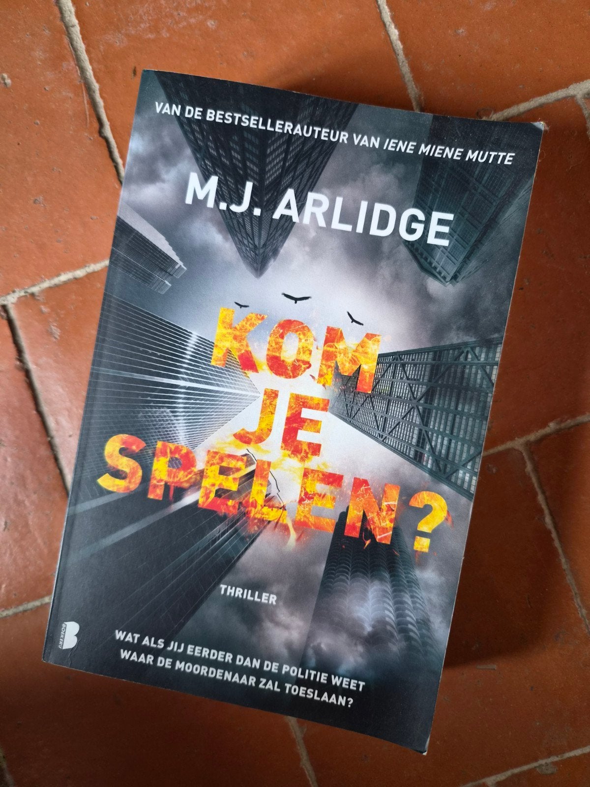Kom je spelen? van M.J. Arlidge, Ophalen
