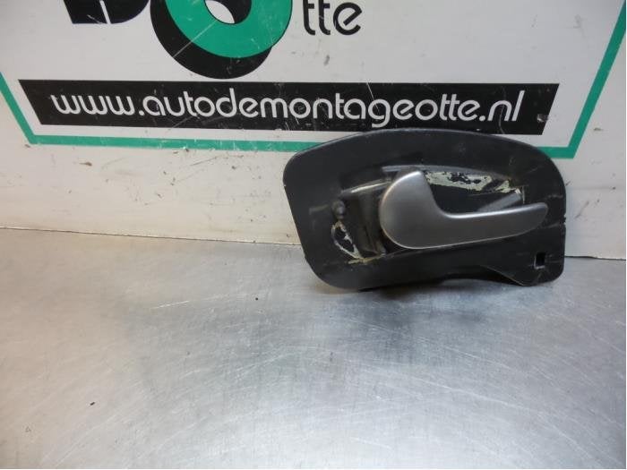Poignée portière 2portes gauche d'un Opel Corsa (Corsa C 0, -, Opel, Utilisé, -