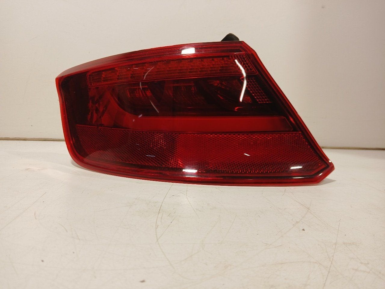 Achterlicht links buiten Audi A3, Onderdelen@venauto.nl, Van der Ven Autorecycling B.V., Ettenseweg 76, 4706 PB Roosendaal, The Netherlands