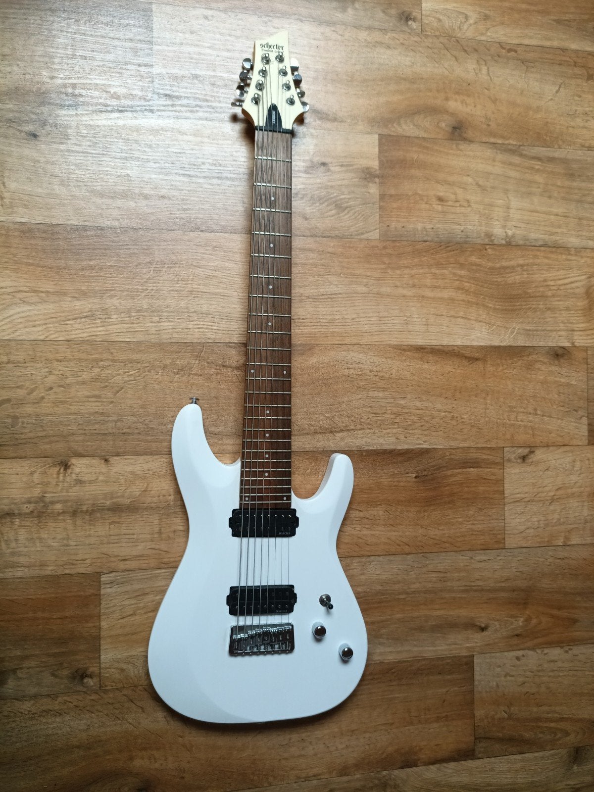Guitare électrique 8 cordes : Shecter C-8 Deluxe, Musique & Instruments, Instruments à corde | Guitares | Électriques, Enlèvement