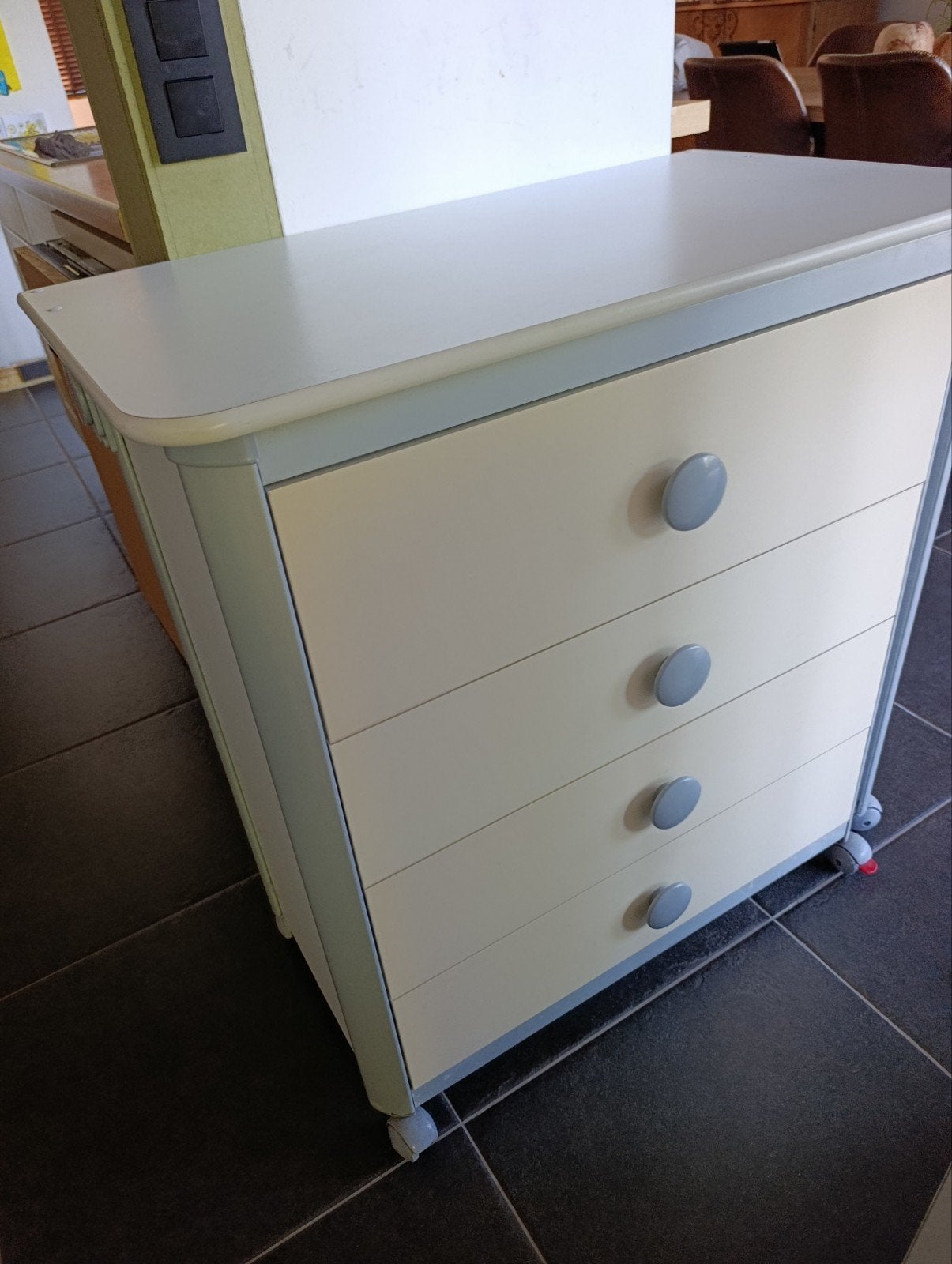 Commode met badje, Ophalen