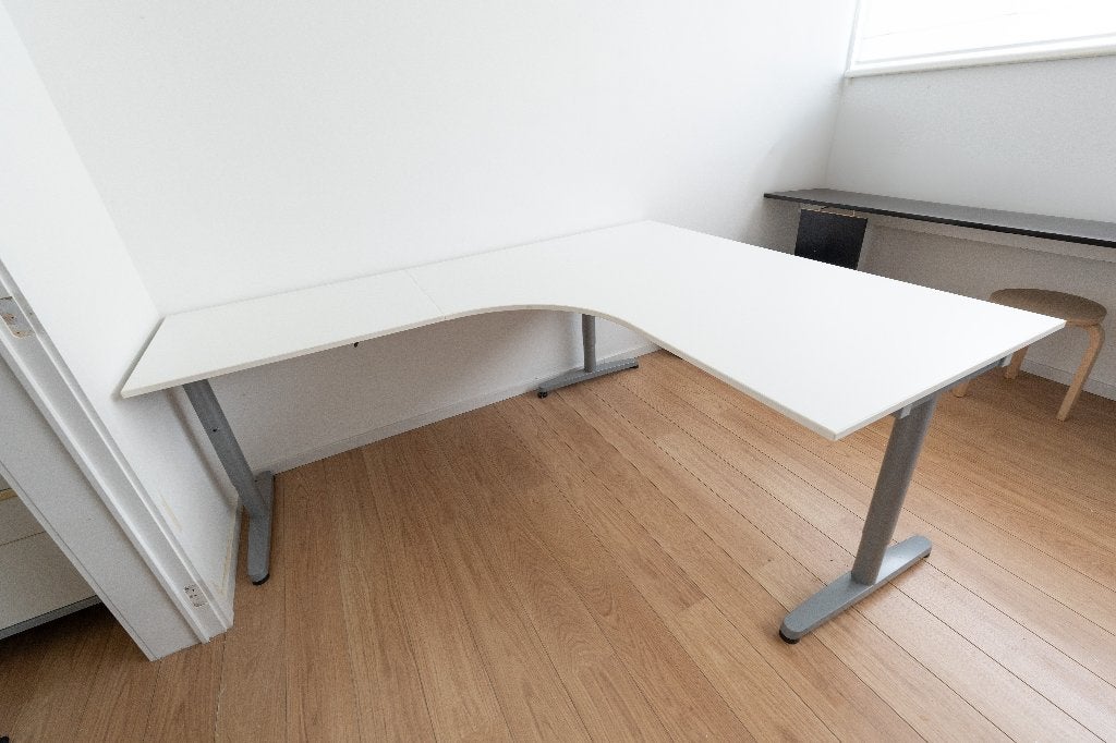 Ruim Hoekbureau van kwaliteitsmateriaal, Huis en Inrichting, Bureaus, Ophalen, Hoekbureau