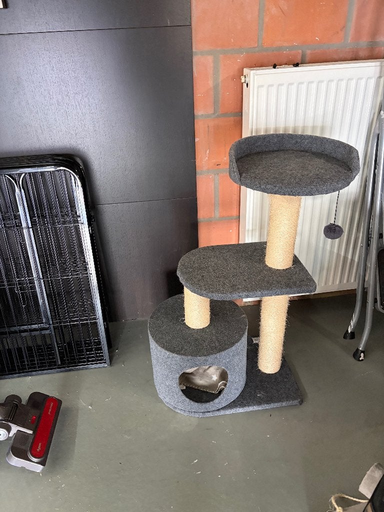 Stevige krabpaal voor katten – grijs – goede staat, Dieren en Toebehoren, Ophalen, Zo goed als nieuw, Krabpaal