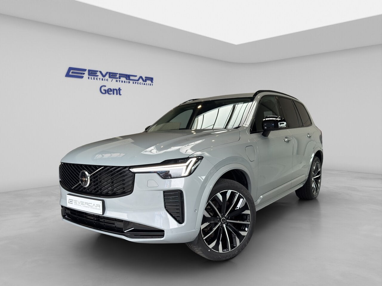 Volvo XC 90 T8 PLUS DARK, Autos, Argent ou Gris, https://public.car-pass.be/vhr/520db1b2-8a45-4249-a7e4-420b027a1287, 7 places