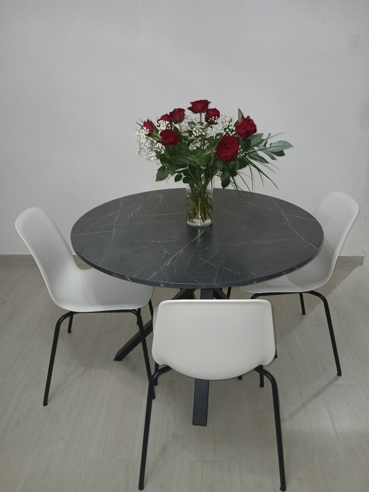 2 MAANDEN OUD EETTAFEL+STOELEN, Huis en Inrichting, Ophalen