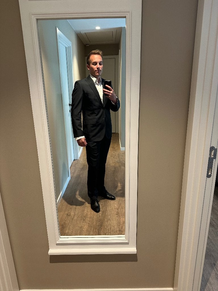 Donkergrijs kostuum van Hugo Boss maat 46 te koop!!!, Kleding | Heren, Ophalen of Verzenden, Hugo Boss, Grijs, Gedragen