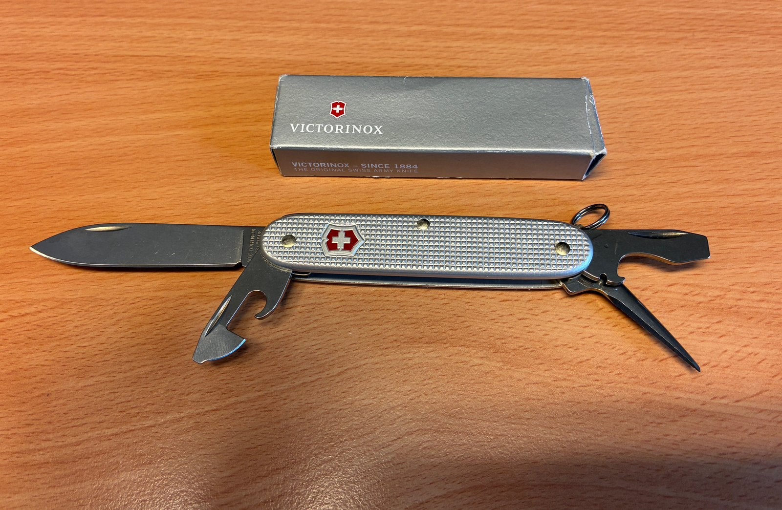 Victorinox Pioneer alox Argent, Enlèvement ou Envoi, Neuf