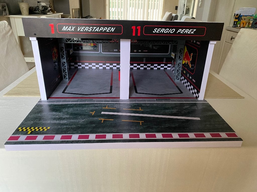 Redbull Pitbox 1/18  Formule 1, Verzamelen, Ophalen, Zo goed als nieuw, Formule 1