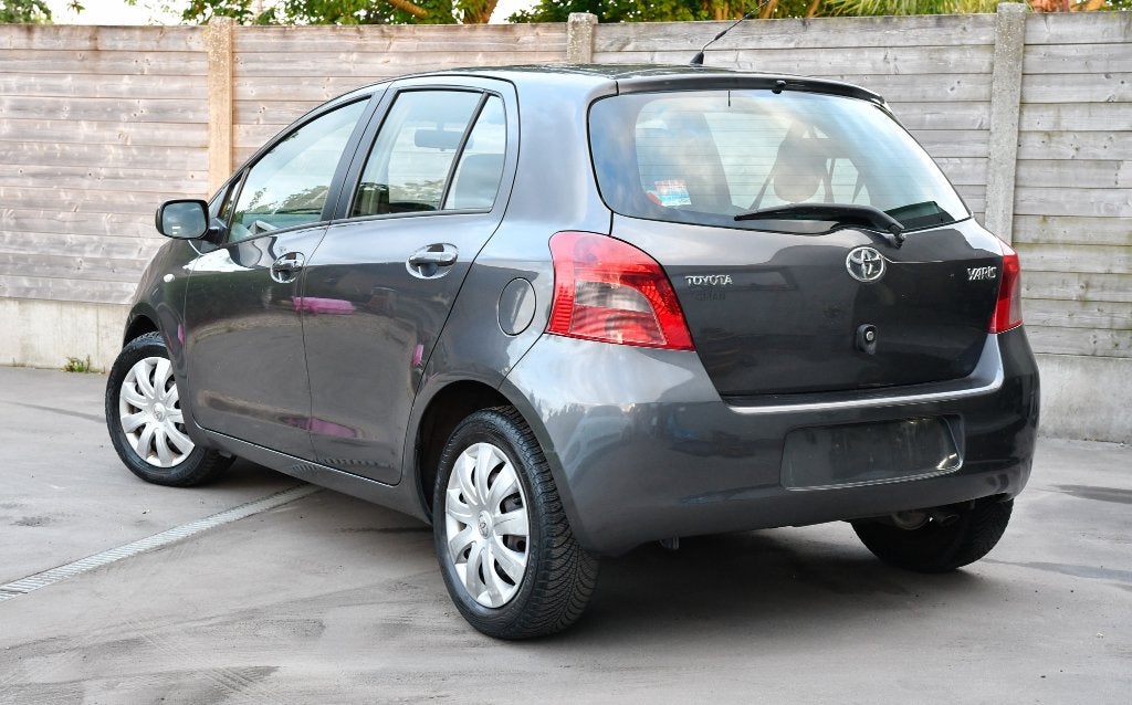 Toyota Yaris 1.33 VVTI *Boite Auto*, Argent ou Gris, Achat, 1298 cm³, Système audio