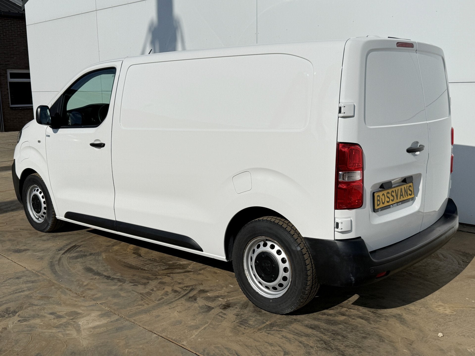 Peugeot e-Expert 75 kWh 136PK L2H1 330km WLTP 96.3% (SOH) Sn, 100 kW, 330 km, Achat, Entreprise