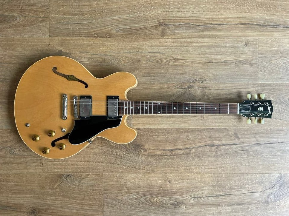 Gibson ES-335 NA ThroBak, Ophalen of Verzenden, Zo goed als nieuw, Semi-solid body, Gibson