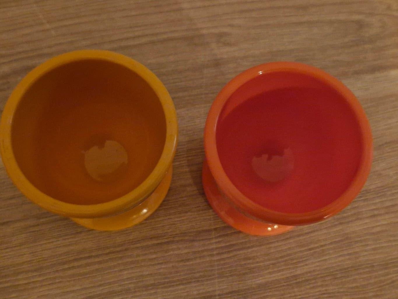 2 Emsa eierdopjes, plastic merk Emsa, 5 cm hoog, Retro items, Ophalen of Verzenden, Huis en Inrichting