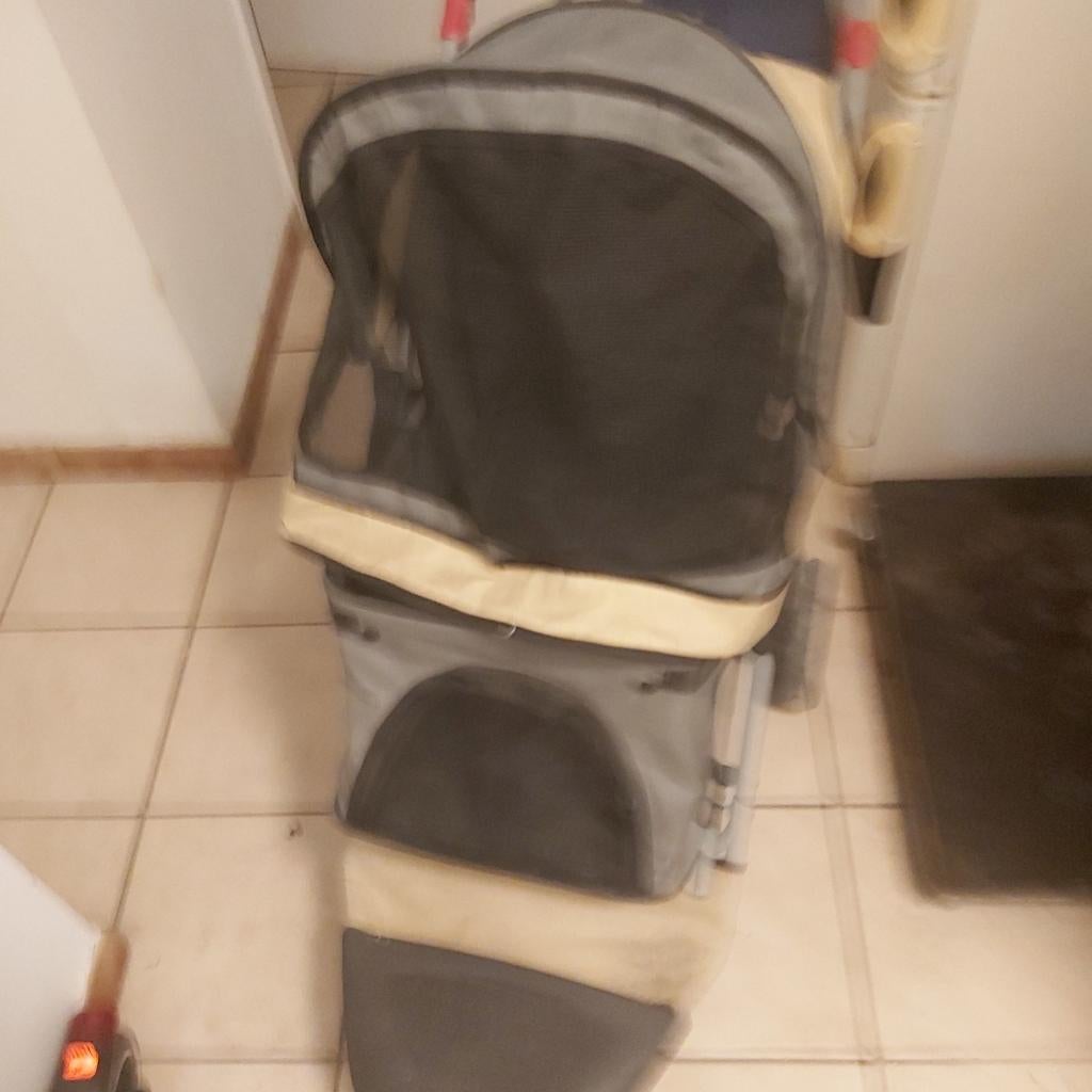 Poussette pour chien  tres bon état, Enlèvement