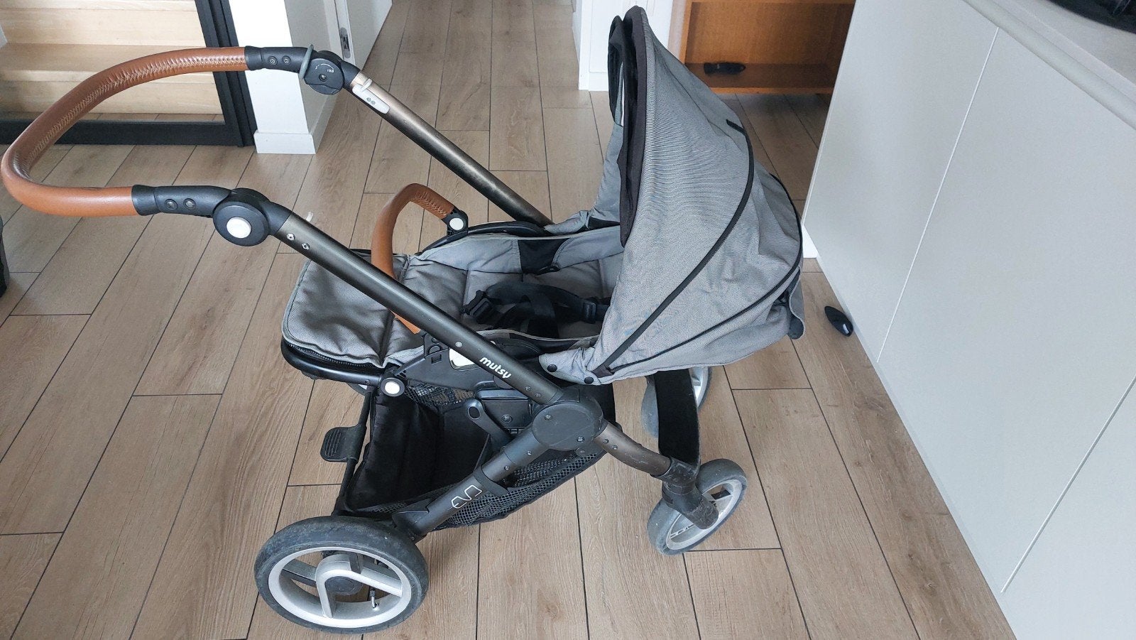 Evo Mutsy kinderwagen, Kinderen en Baby's, Kinderwagens en Combinaties, Ophalen, Gebruikt, Verstelbare duwstang, Combiwagen