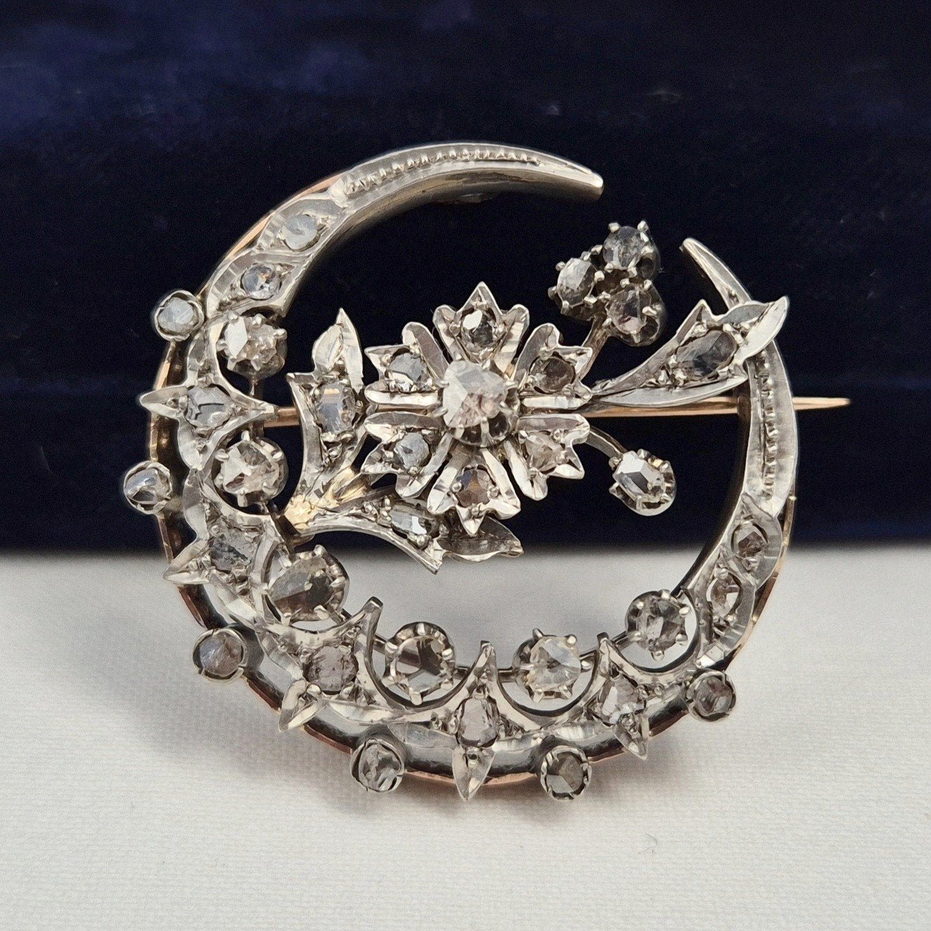 Antieke broche en hanger, Handtassen en Accessoires, Broches, Ophalen, Minder dan 4 cm, Zo goed als nieuw, Met edelsteen