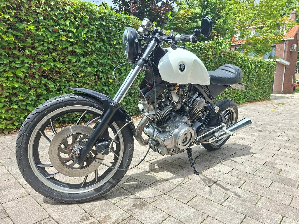Xv 750 Yamaha 1982 Caferacer, Transmission par cardan, 750 cm³, Occasion, Plus de 35 kW