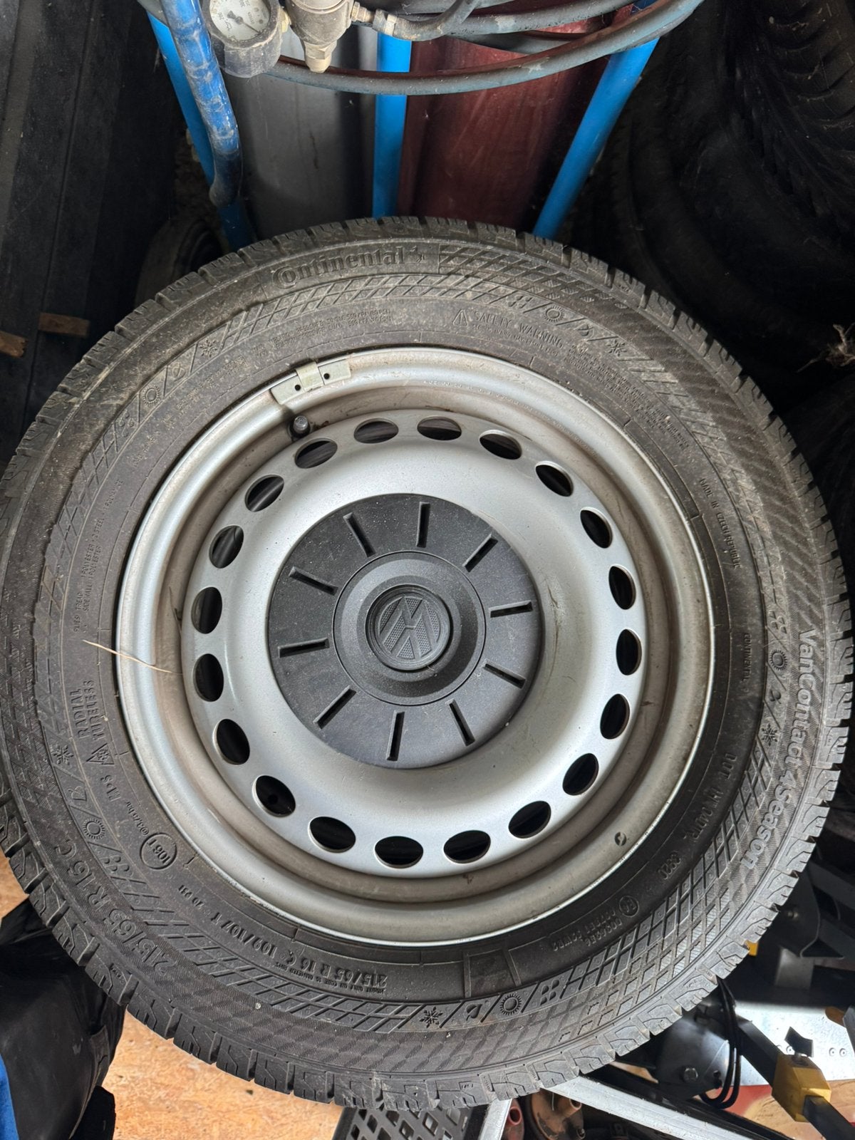 Velgen vw transporter met 4 seizoensbanden, Auto-onderdelen, Banden en Velgen, Ophalen, Velg(en)