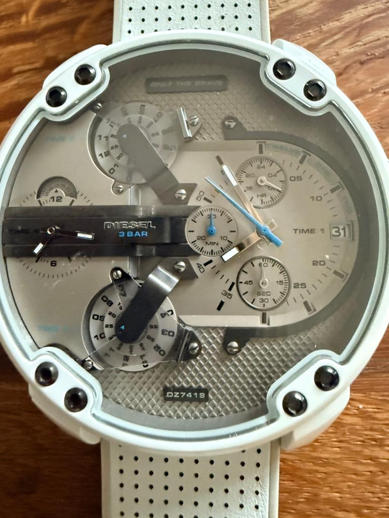 Zeer mooie Diesel horloge, Handtassen en Accessoires, Horloges | Kinderen, Ophalen, Zo goed als nieuw, Wit, Jongen