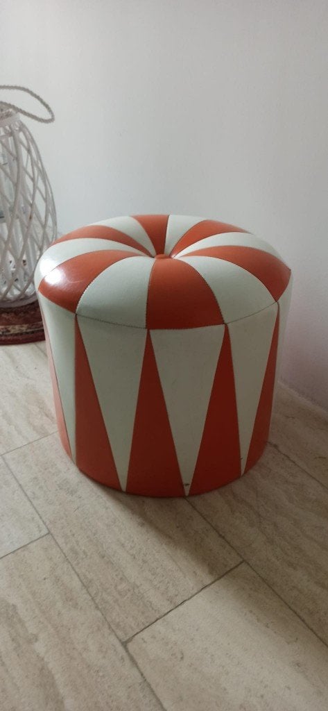 Pouf vintage orange/blanc rayé - années 70, Huis en Inrichting, Zetels | Voetbanken en poefs, Zo goed als nieuw, Rond, Leer, Ophalen