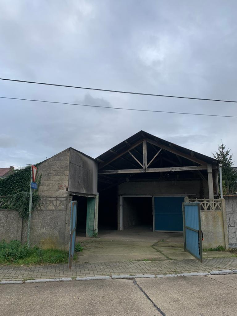Ruime loods / opslagruimte / garage TE KOOP / TE HUUR