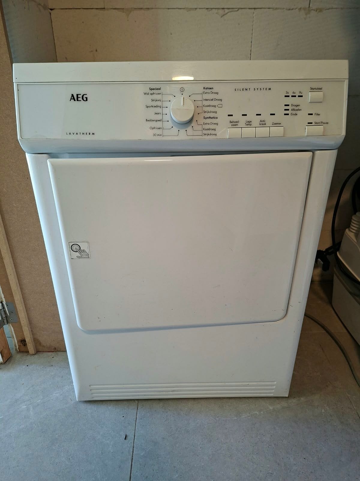 Droogkast AEG met luchtafvoer, Ophalen, 6 tot 8 kg, Luchtafvoer, Anti-kreukfase