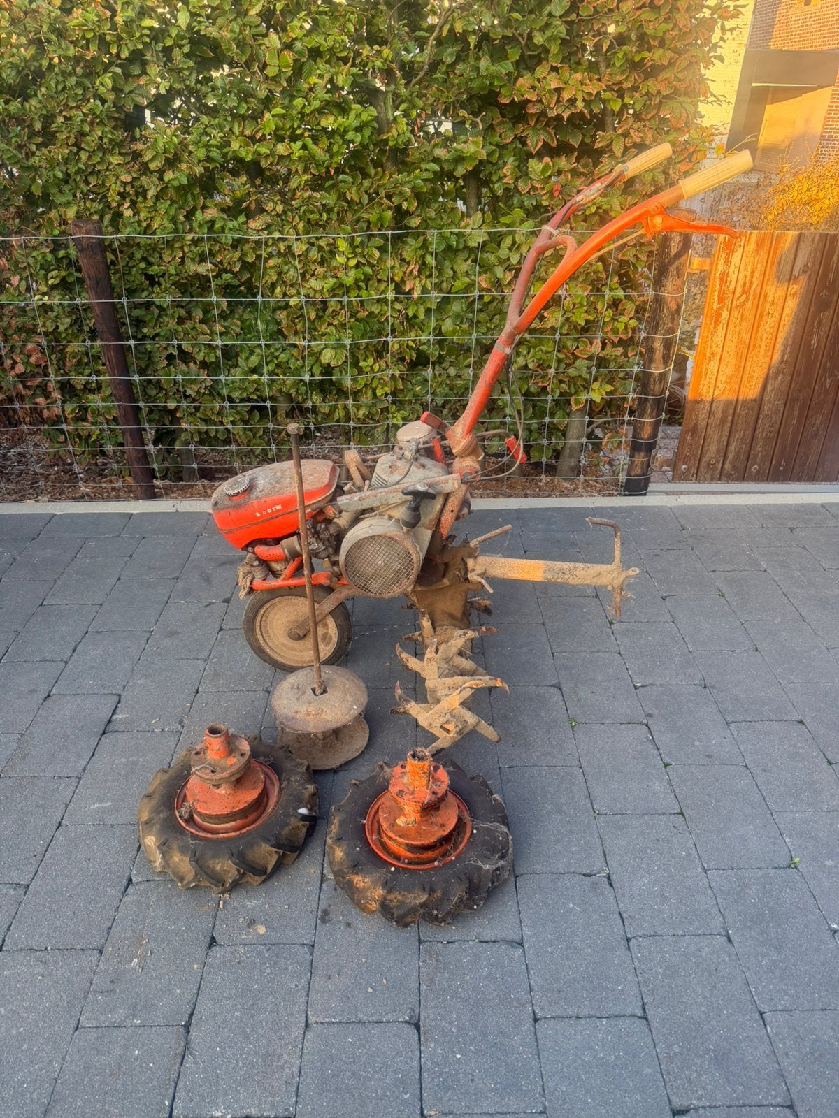 Freesmachine grondfrees tuinfrees, Doe-het-zelf en Bouw, Gereedschap | Freesmachines, Ophalen, Gebruikt, Tuinfrees