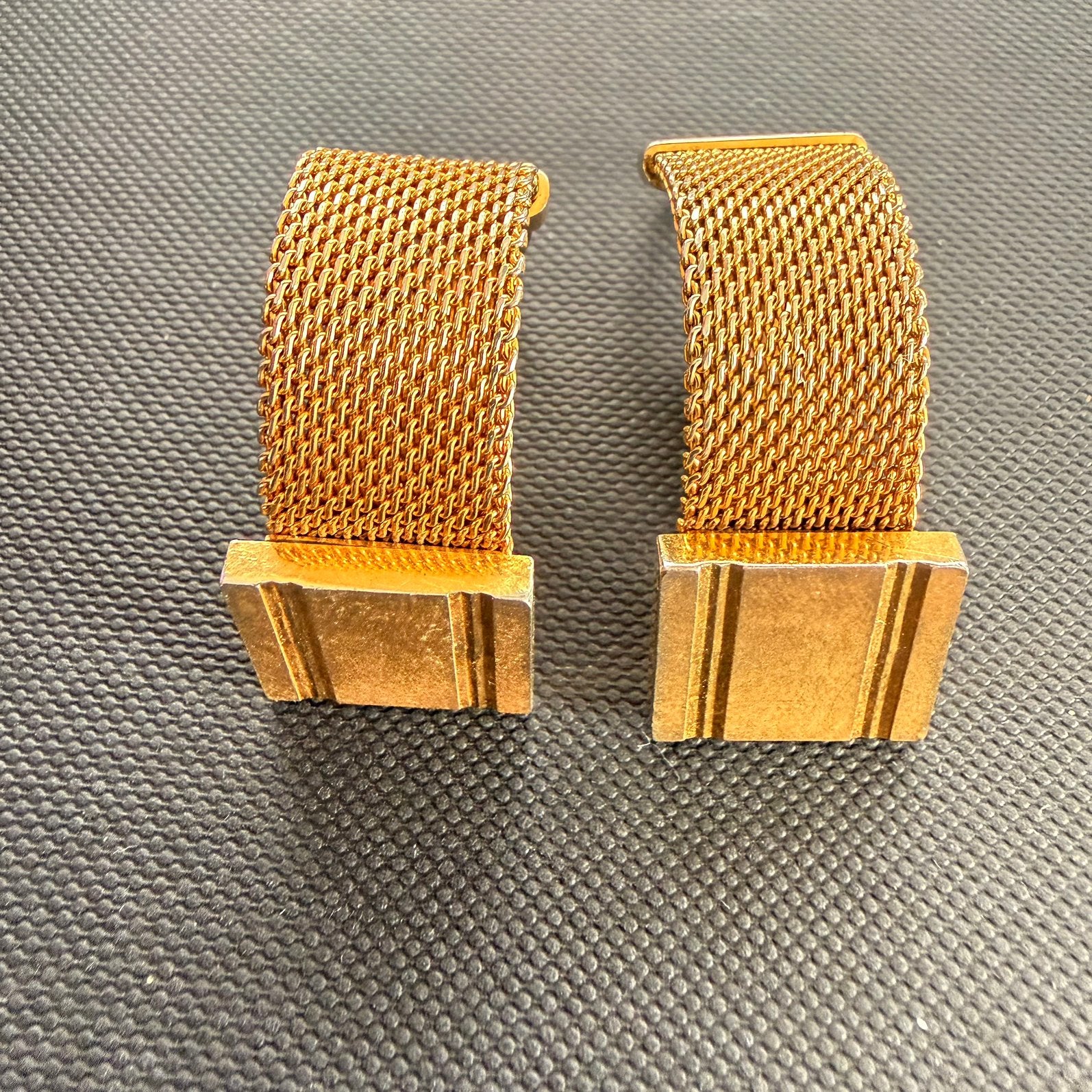 Vintage goudkleurige mesh-manchetknopen: jaren 60-70, Ophalen of Verzenden, Gebruikt