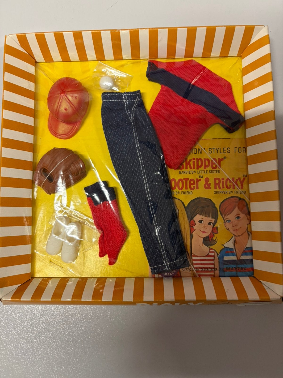 Rare Tenue Vintage Mattel Ricky 1964 "Baseball"Neuf en Boîte, Enlèvement ou Envoi, Comme neuf