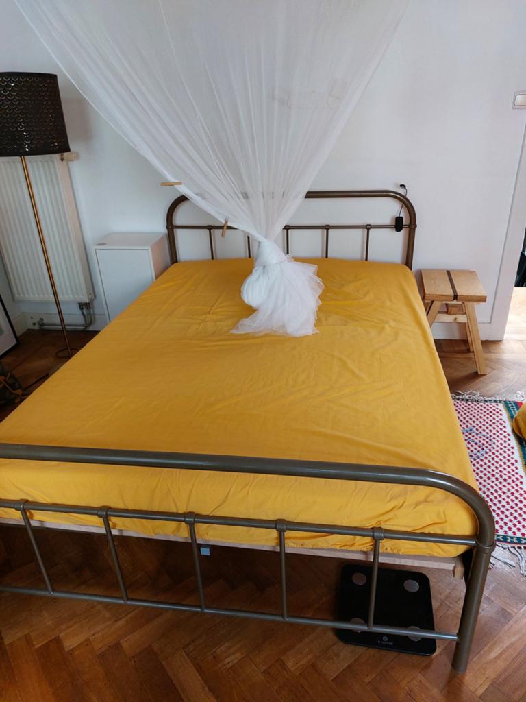 Bed met lattenbodem en matras, Huis en Inrichting, Slaapkamer | Bedden, Ophalen