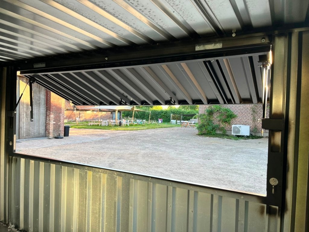 Horeca container bar met openslaande luifel, Ophalen