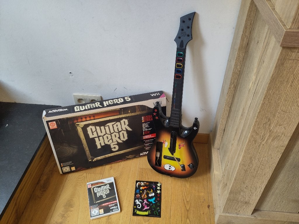 Guitar Hero 5 complet Wii (guitare + jeu + boîte), 3 spelers of meer, Ophalen, Muziek, Vanaf 12 jaar