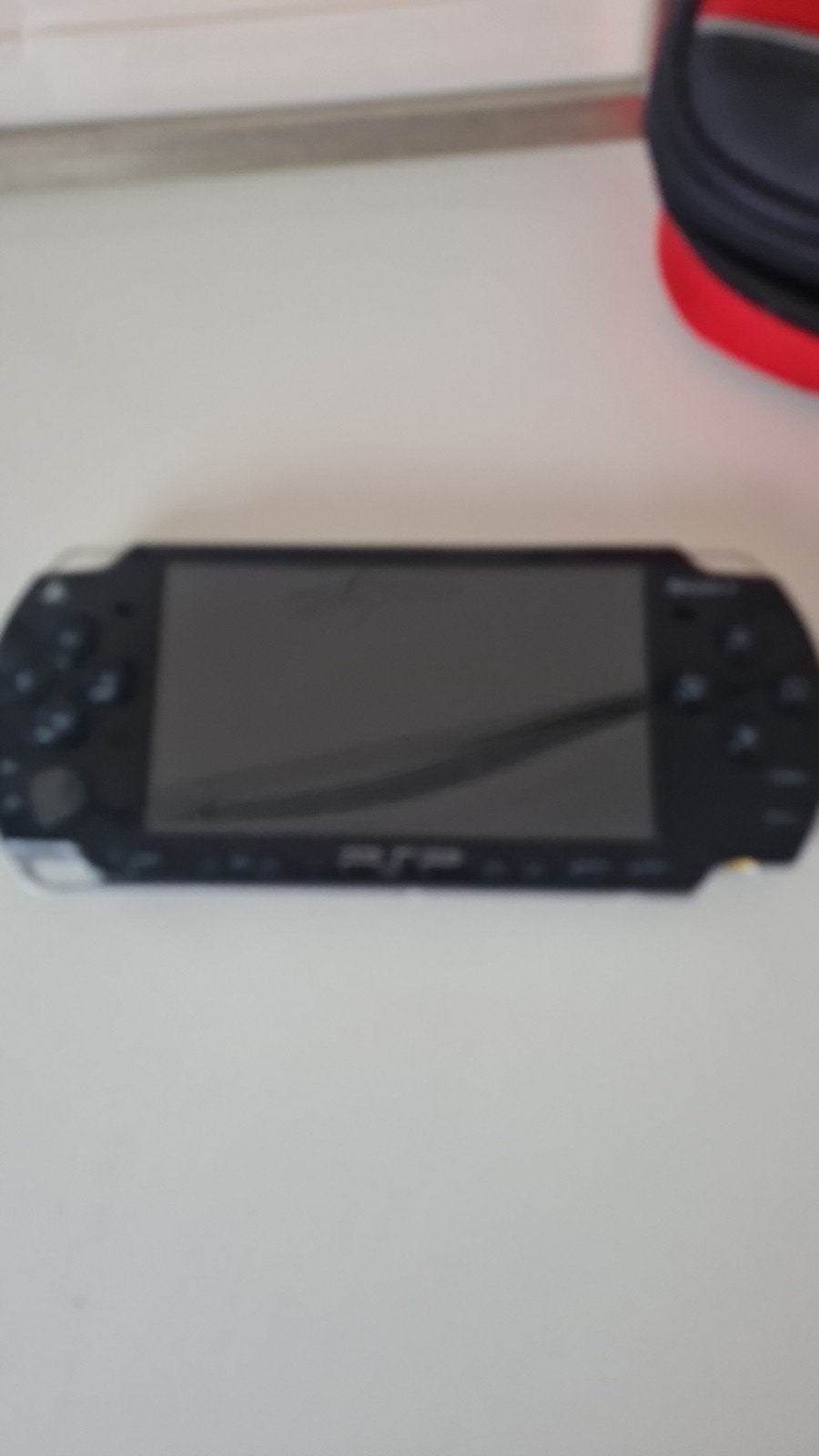 1 psp fonctionnelle sans cache pile et sans chargeur1, Consoles de jeu & Jeux vidéo, Consoles de jeu | Sony PSP, Enlèvement ou Envoi