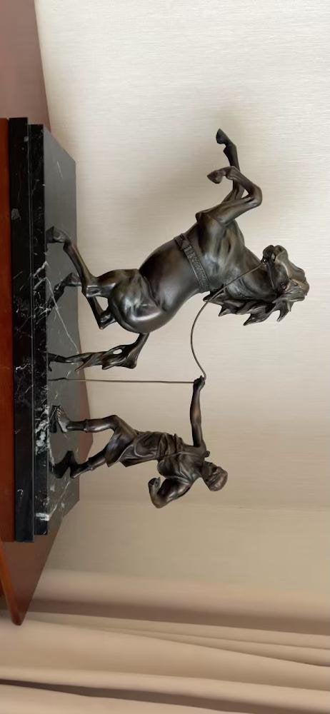 Bronzen replica paard met ruiter op marmeten voet, Ophalen, Brons