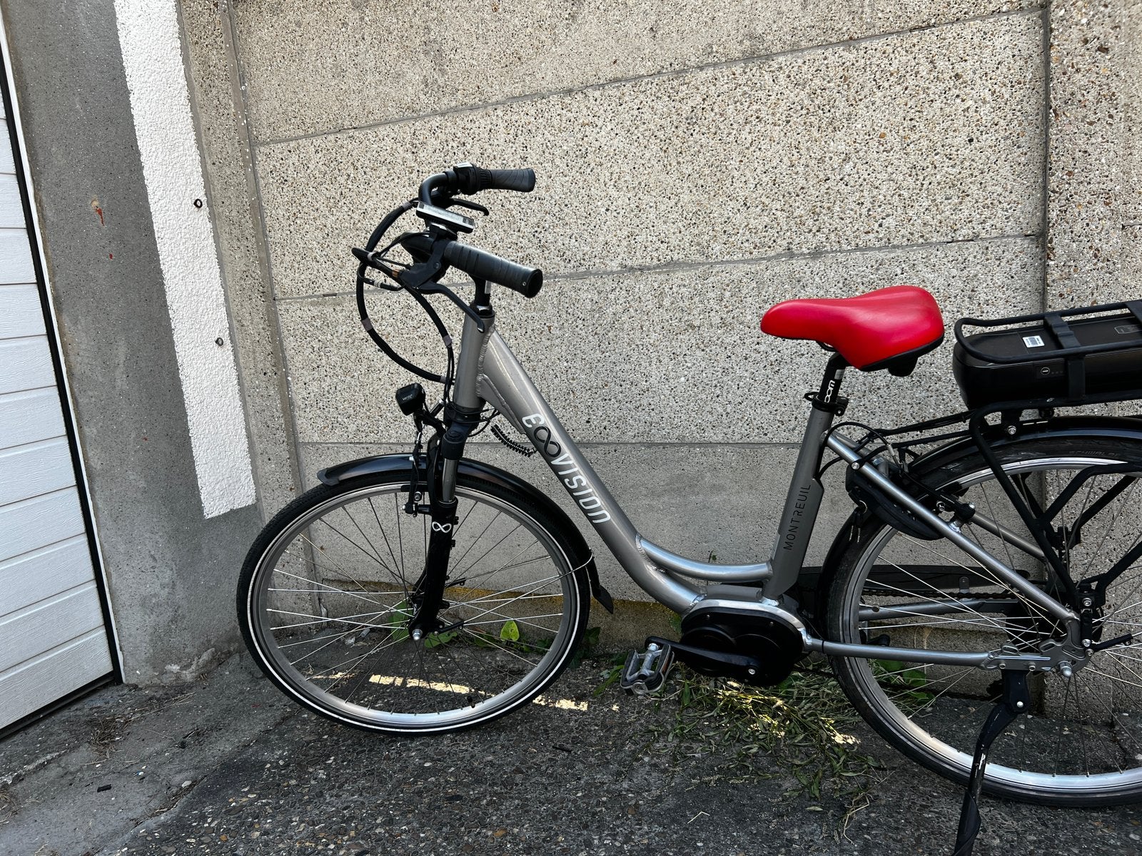 Elektrische fiets middenmotor 28 inch, Zo goed als nieuw, 51 tot 55 cm, 50 km per accu of meer, Ophalen