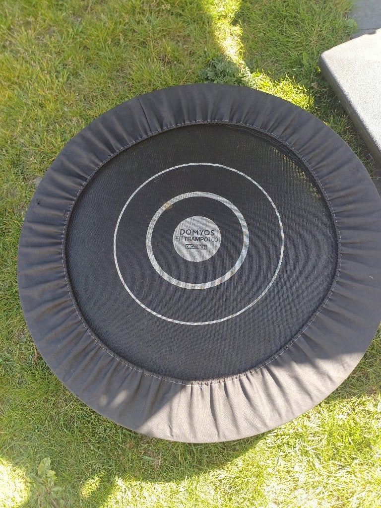 Décathlon - trampoline de fitness, Enfants & Bébés, Jouets | Extérieur | Trampolines, Enlèvement, Comme neuf