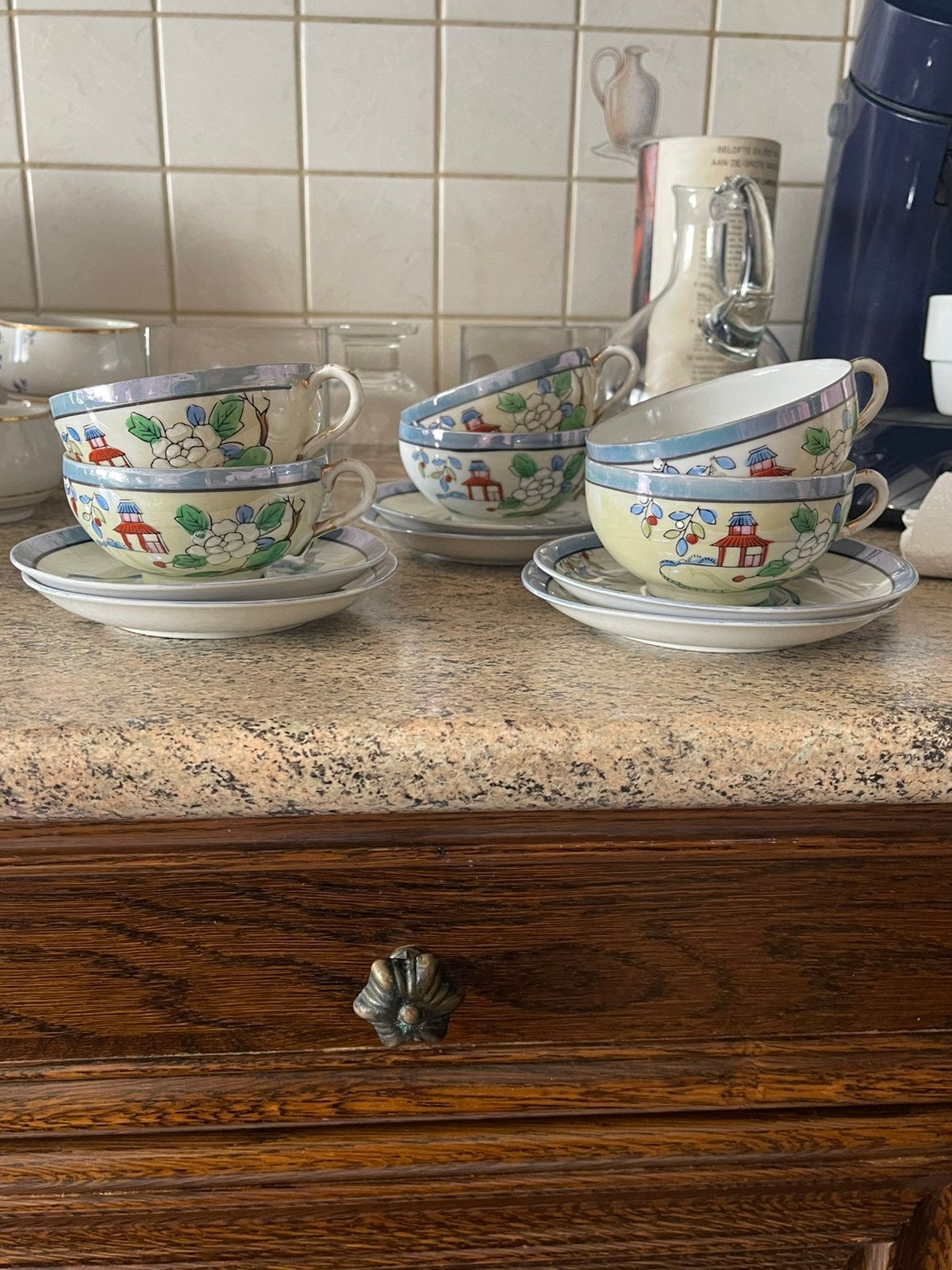 Service à café japonais ancien, Enlèvement