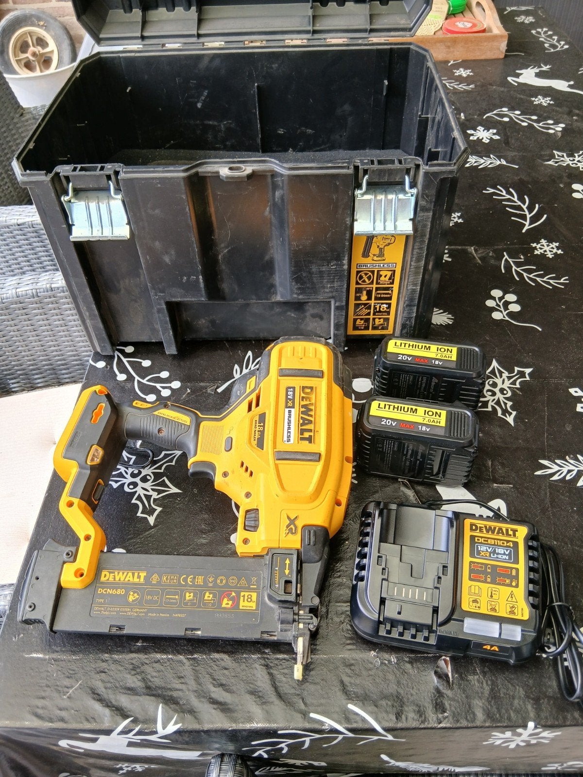 Dewalt nagelpistool twee accu's, Ophalen