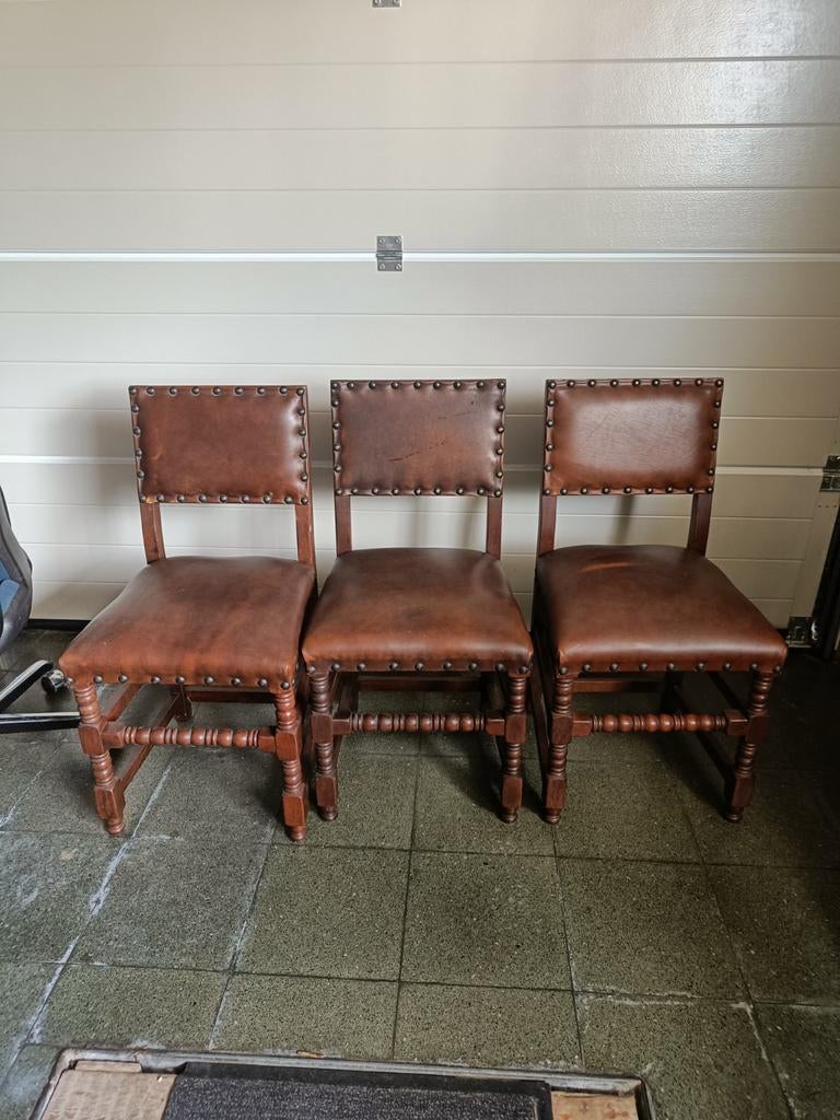 3 antieke eiken stoelen, Ophalen