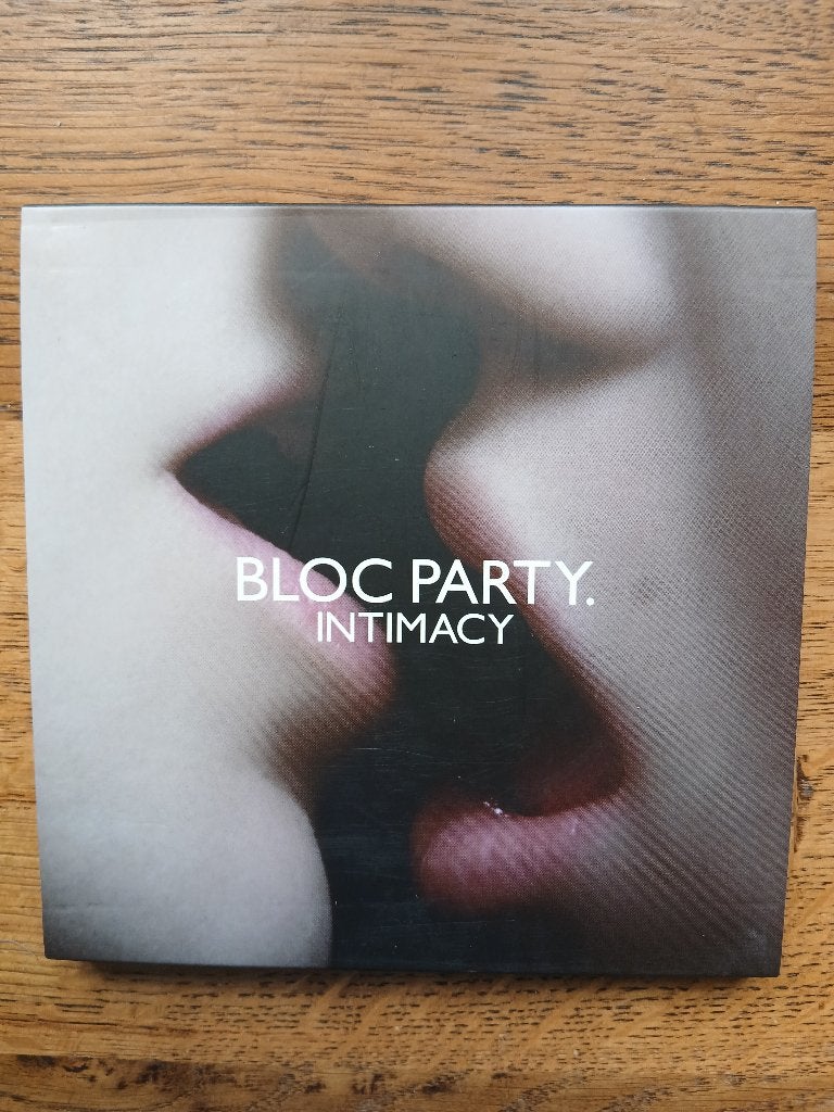 CD Bloc Party : Intimacy (digibook), Enlèvement