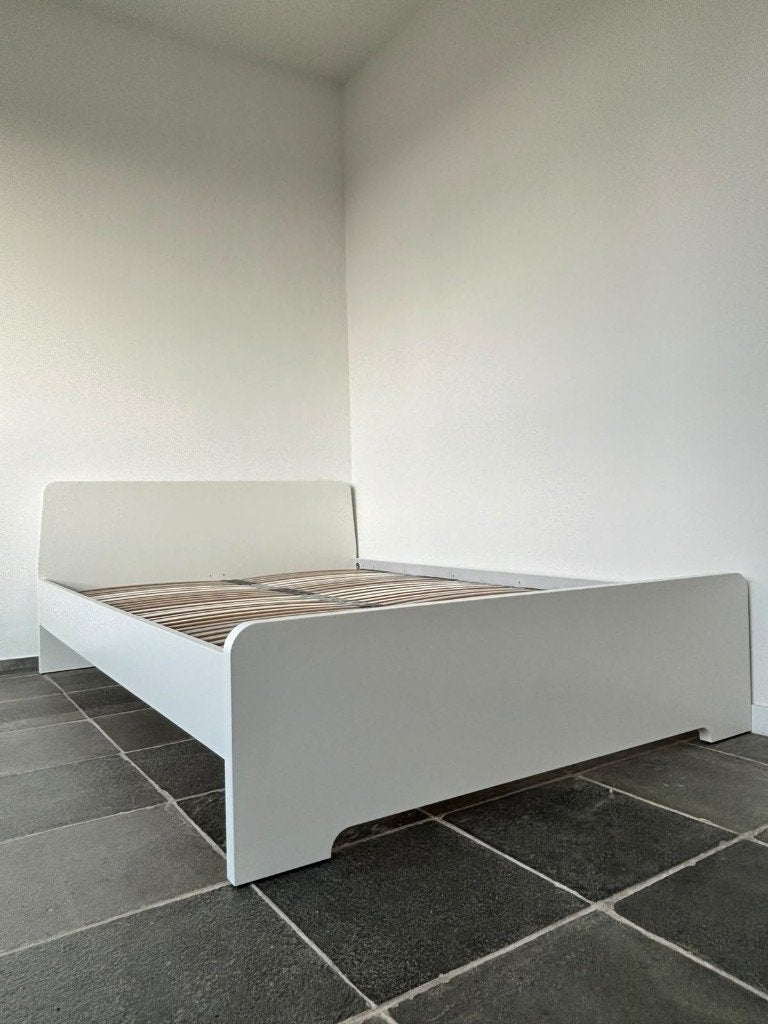 Lit IKEA blanc (Cadre + sommier), 140 cm, Enlèvement, Utilisé, Deux personnes