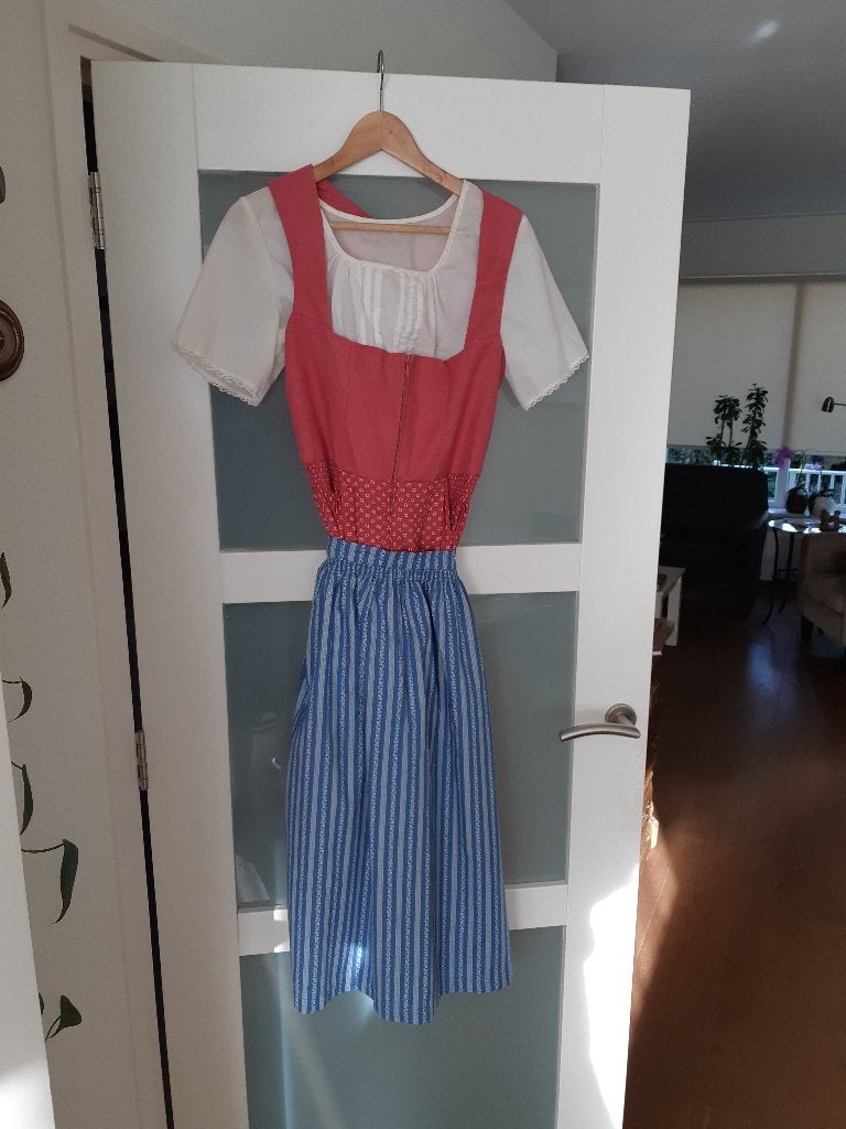 Robe Dirndl avec chemisier et tablier, Taille 42/44 (L), Enlèvement ou Envoi, Salzburger Dirndl, Comme neuf