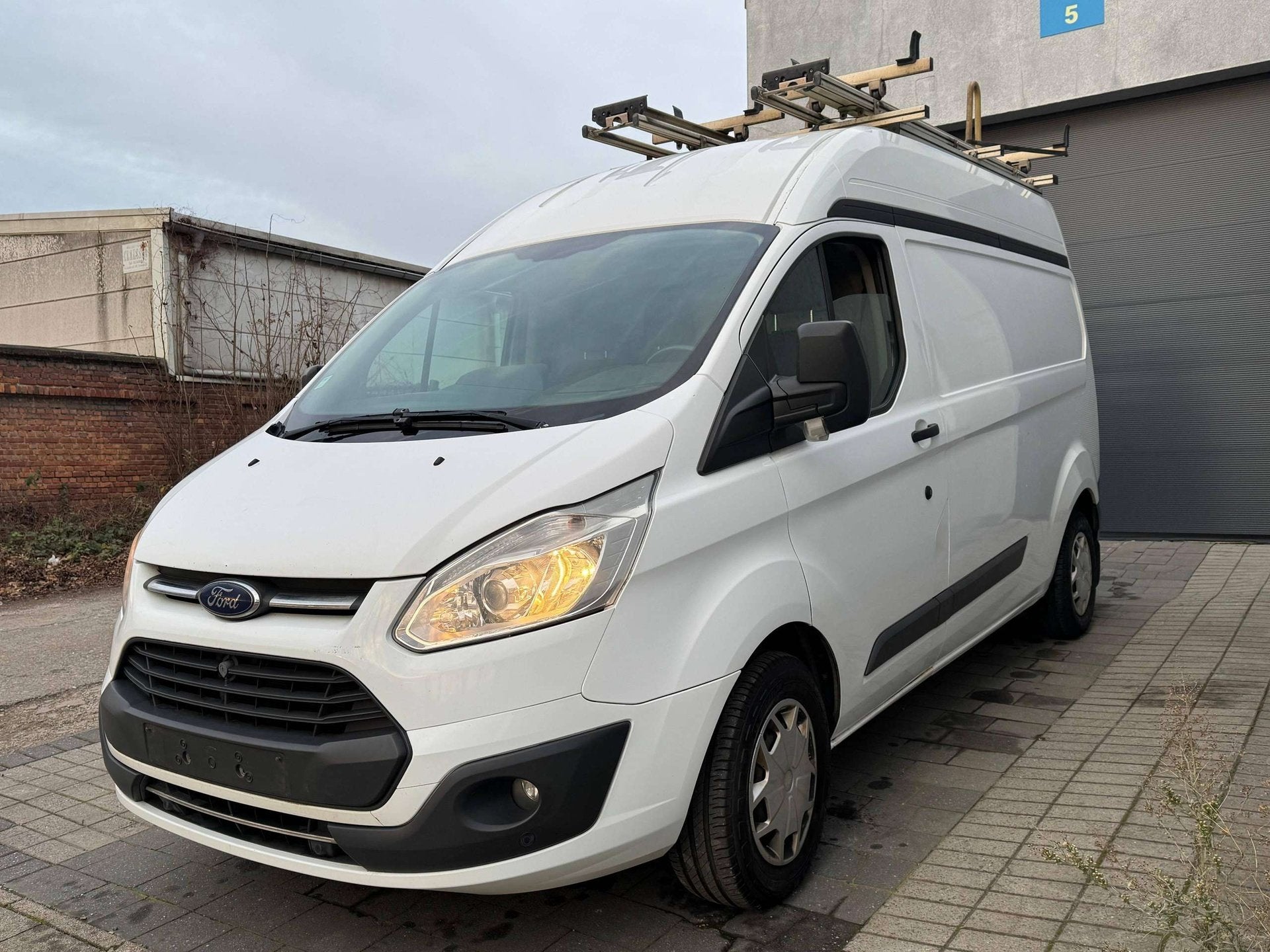 Ford Transit 2.0 TDCi L2H2 Ambiente LICHTE VRACHT 2016 BTW A, Auto's, Gebruikt, Euro 6, 4 cilinders, Wit